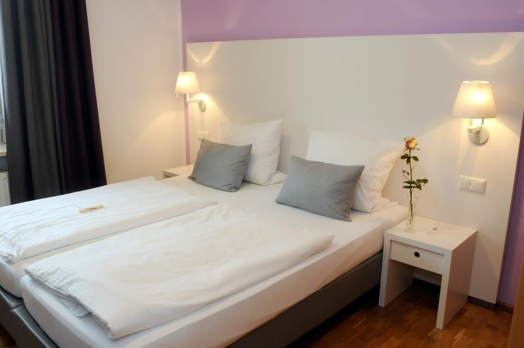 Hotel Am Alten Park เอาก์สเบิร์ก ภายนอก รูปภาพ