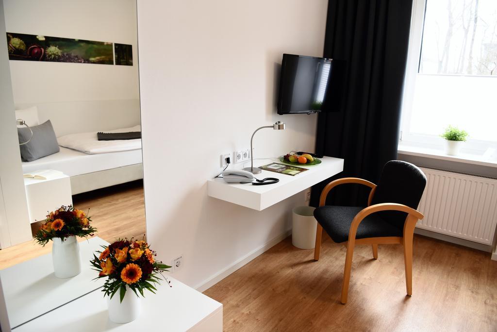 Hotel Am Alten Park เอาก์สเบิร์ก ภายนอก รูปภาพ