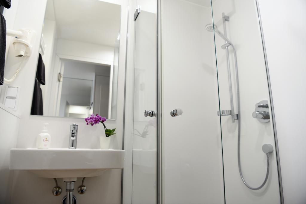Hotel Am Alten Park เอาก์สเบิร์ก ภายนอก รูปภาพ