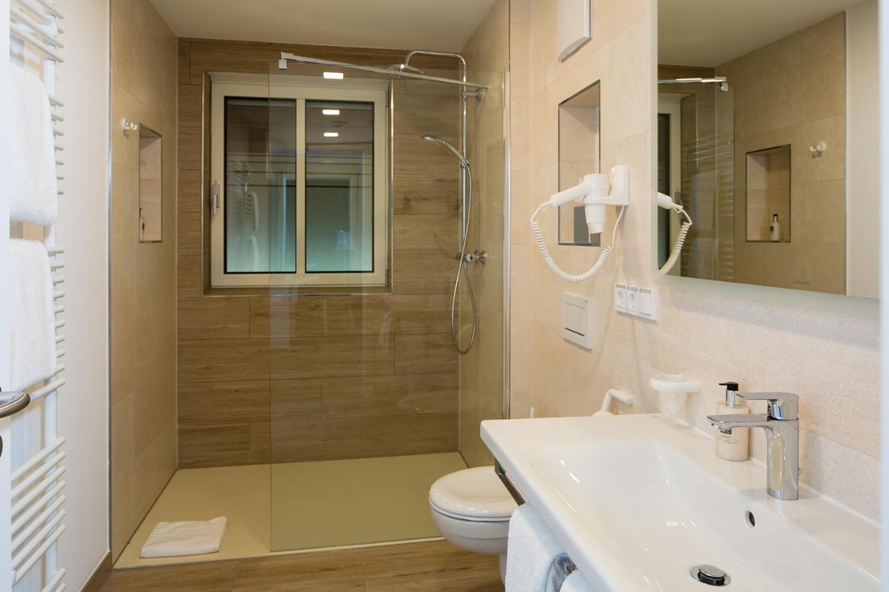 Hotel Am Alten Park เอาก์สเบิร์ก ภายนอก รูปภาพ